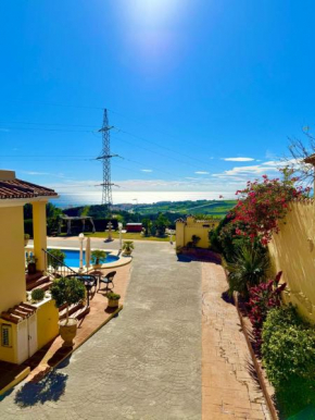 Sea view Penthouse with pool, jacuzzi and zen garden - Only 5min to Estepona town